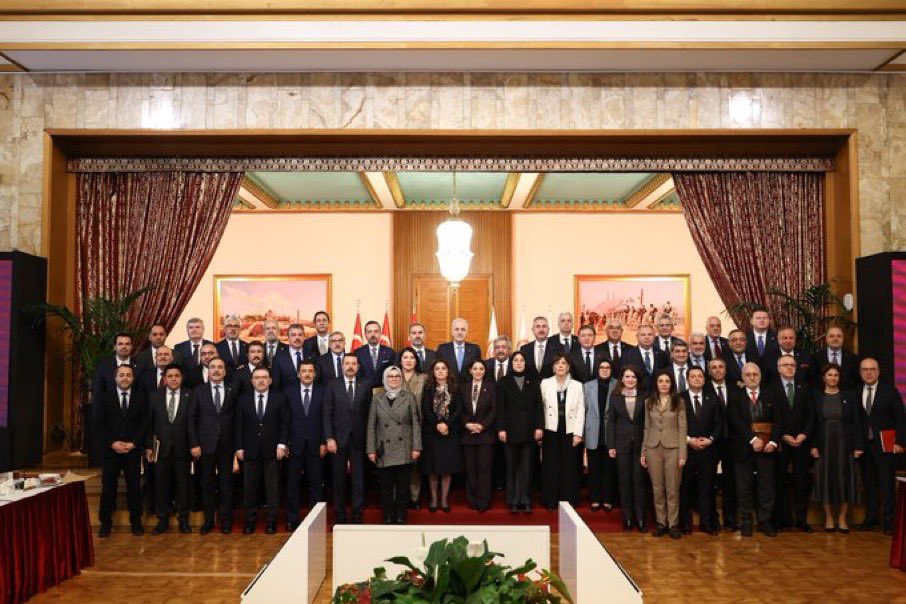 “Bizim komisyonumuz Türkiye ve Türk Milletidir.”

<a href="/iyiparti/">İYİ Parti</a> 
<a href="/MDervisogluTR/">Müsavat Dervişoğlu</a>