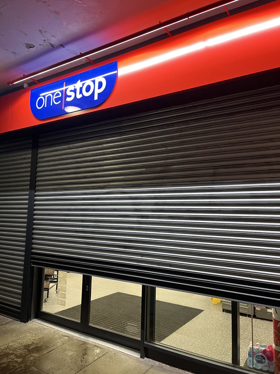Scott_Stodart's tweet photo. @onestopstores one stop Sheldon Birmingham, 7 minutes  till closing and closing up shop. What a disgrace. Baby is Gunna go hungry tonight https://t.co/5EAflHlZ3N
