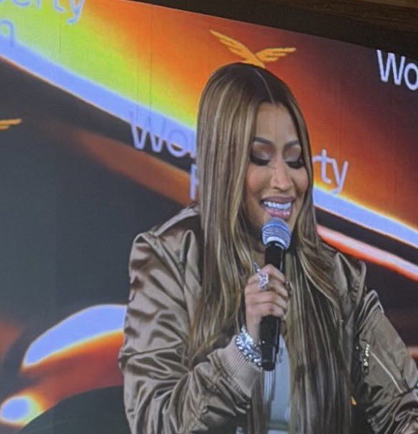 Nicki looks so good.