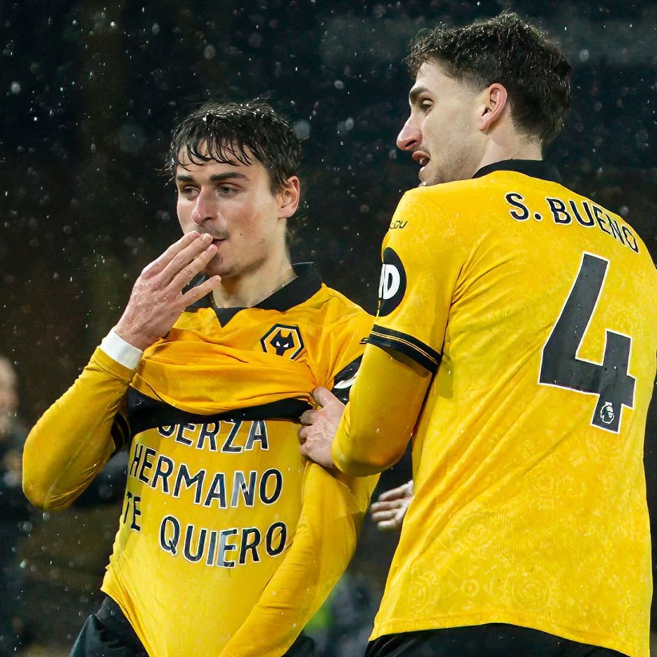 centregoals's tweet photo. 🚨🚨| Arsenal 𝐃𝐑𝐎𝐏 points after a 2–2 draw with Wolverhampton Wanderers. 🔴➖

Manchester City can move within two points with a win next game. https://t.co/b7qTAr2l8F