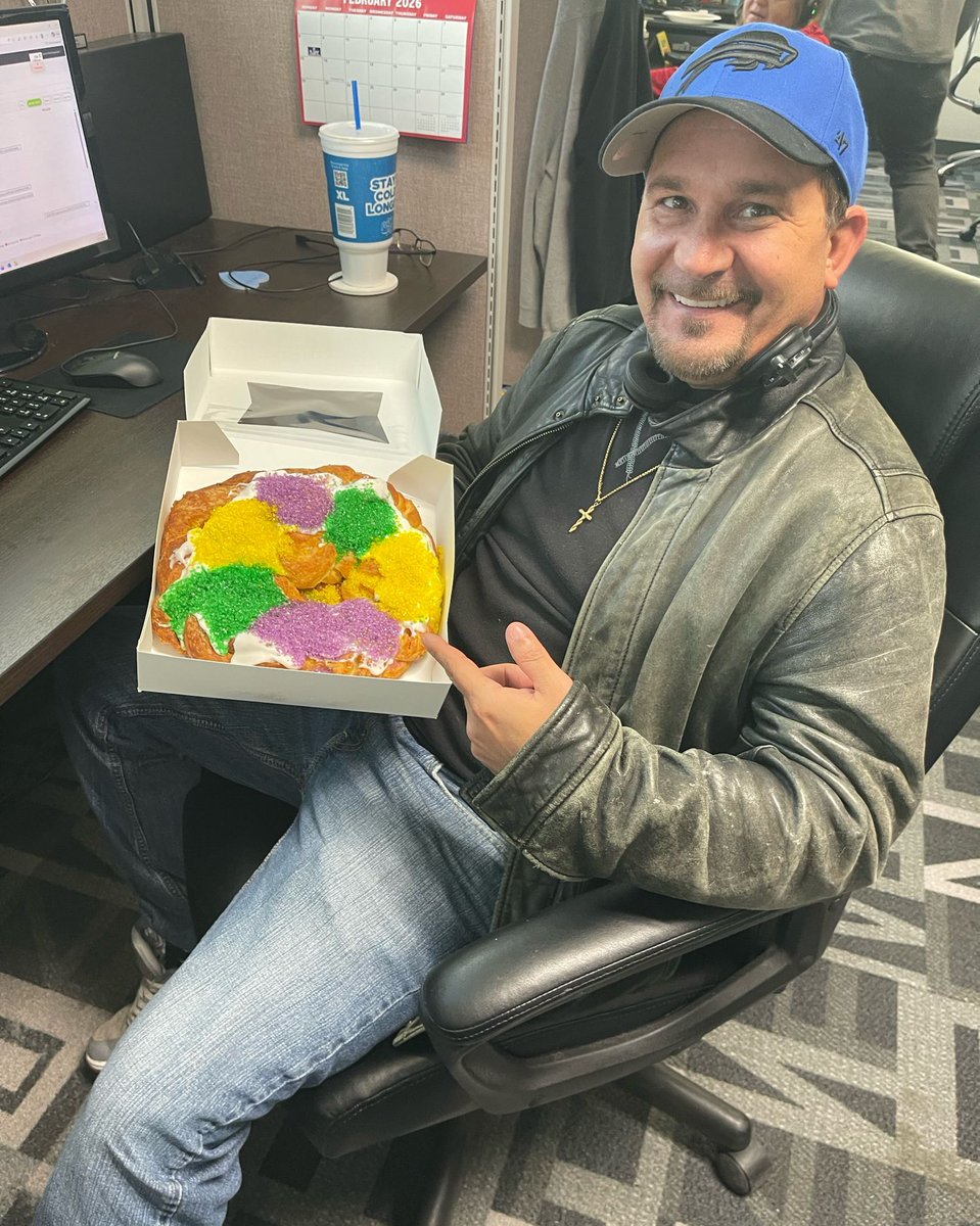 CESInc1's tweet photo. Yesterday, celebrating Fat Tuesday! 😋💜💛💚 https://t.co/qPRMUQFUsK