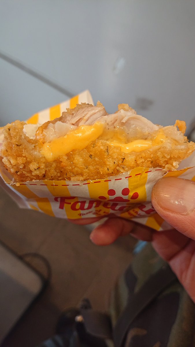 チーズイン・ファミチキ、うちの地元は既に品切してた…😥💦
確かに美味いから解る気がする…😅

#ファミチキ
#ファミリーマート
#ファミマ