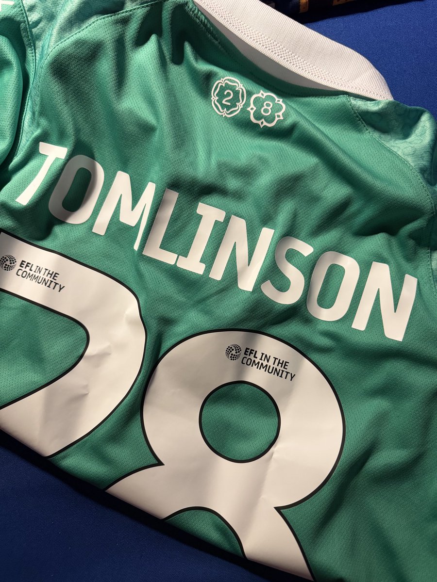 securelemon15's tweet image. Me precious @Louis_Tomlinson @28clothing @drfc_official t-shirt 💚⚽️
I don’t even like football 🤣 but this one is for charity and this is #LouisEffect 💚
