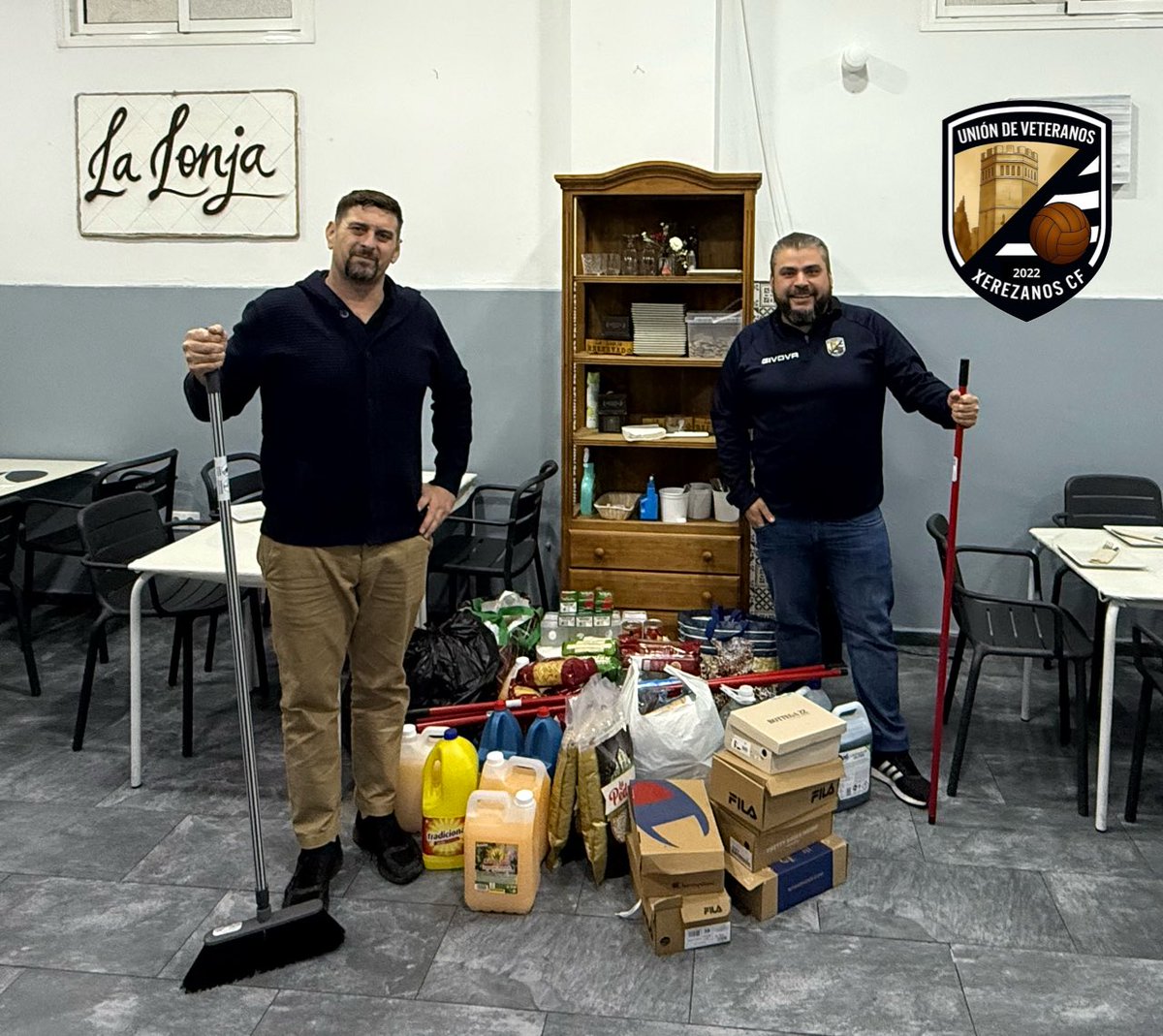 💙 Jerez nos necesita y Jerez responde.

Desde La Lonja y la Unión de Veteranos Xerezanos CF impulsamos una recogida solidaria para los afectados por las inundaciones.

Porque no todo es fútbol, somos parte de la sociedad y estaremos siempre para ayudar.

Gracias, Jerez 🙏