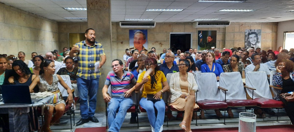 Sobre la importancia de sumar revolucionarios e incrementar el combate en las redes sociales digitales, intercambiamos con los cuadros principales del territorio. #IslaDeLaJuventud #100AñosConFidel