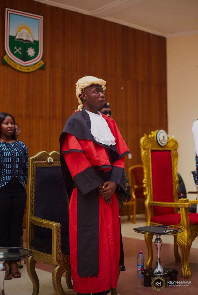 umatlive_'s tweet photo. ❗JUST IN❗

UMaT SRC President, H.E Anning Asumang Emmanuel Washington SUSPENDS Chief Justice, His Lordship Courage Kofi Oye with immediate effect citing serious constitutional violations

Thread🧵 https://t.co/iw1P95mTZW