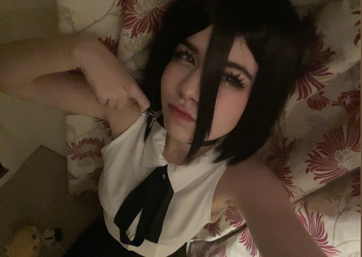 Zennilis's tweet photo. Yearly twitter cosplay post, hello oomfs #reze #cosplay #chainsawman https://t.co/RFGdlCmPql