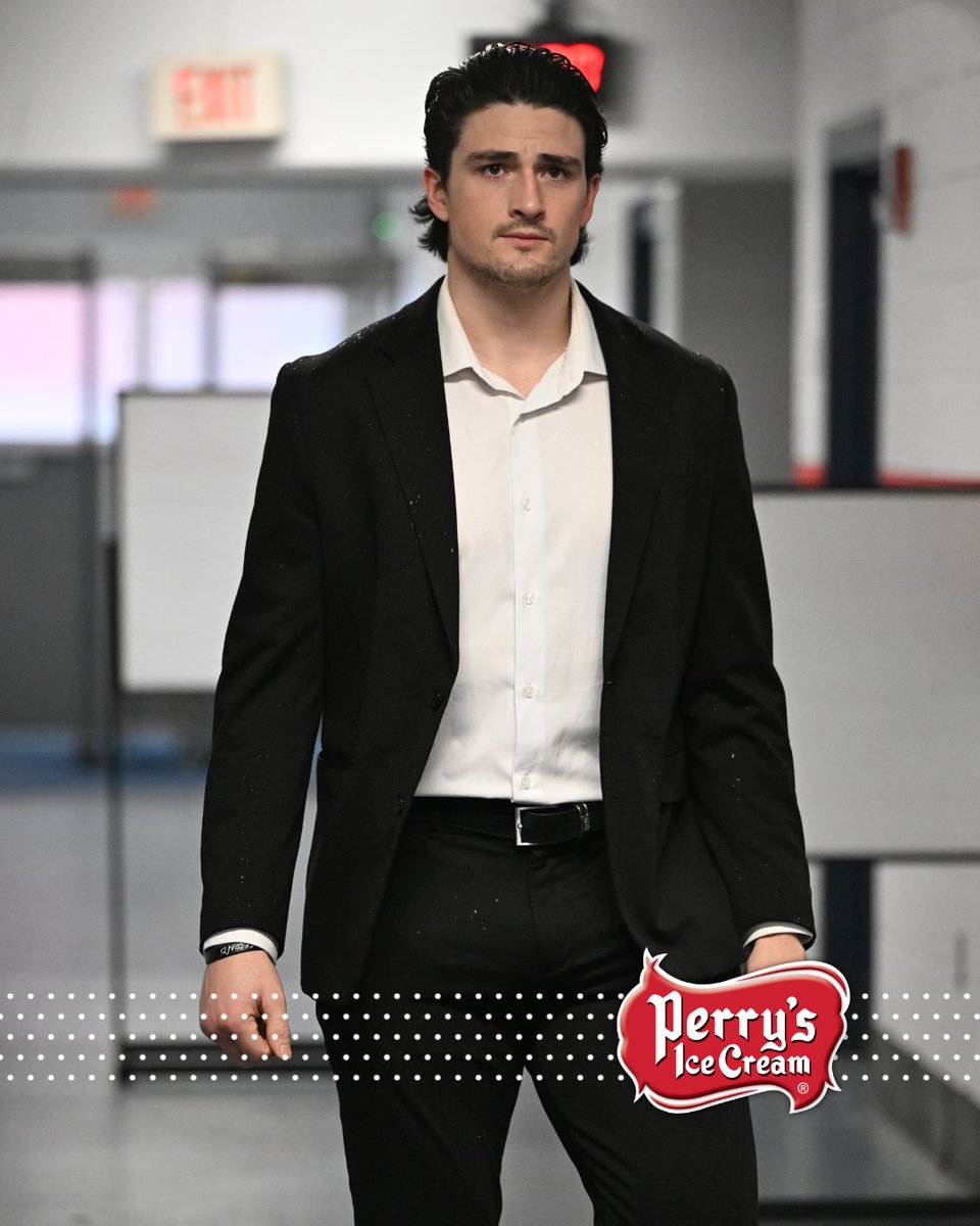 AmerksHockey's tweet photo. Rain, rain, go away, we have hockey to play! 🏒#SweetSuits brought to you by @PerrysIceCream https://t.co/1PiwyHpgkH