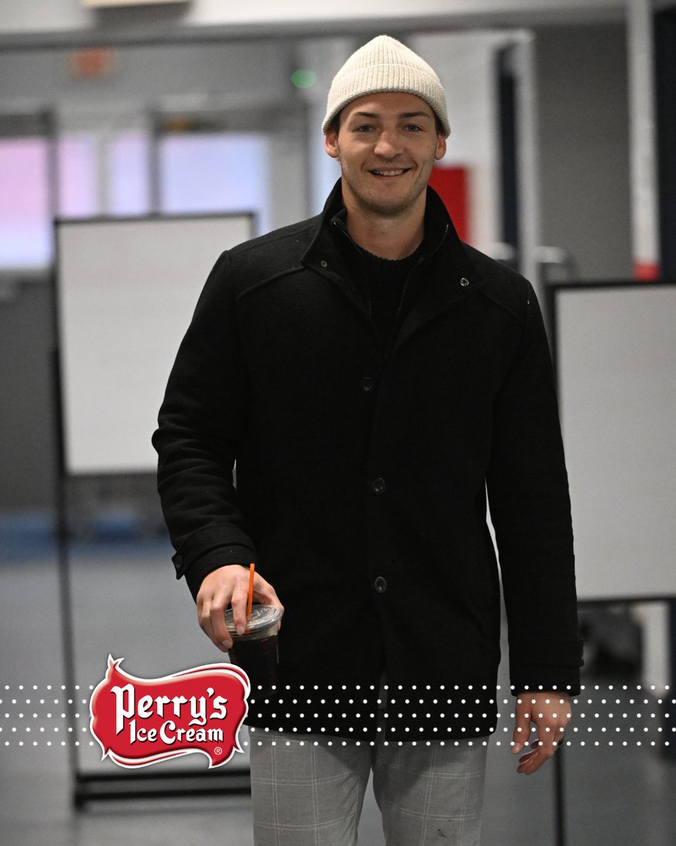 AmerksHockey's tweet photo. Rain, rain, go away, we have hockey to play! 🏒#SweetSuits brought to you by @PerrysIceCream https://t.co/1PiwyHpgkH