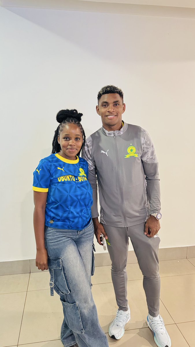 lebogang1313's tweet photo. Pirates wha what ….
Leon: I got this 💛👆🏻
@Masandawana https://t.co/L0LgqheU2C