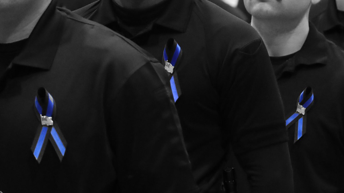 IndianaLawEnfo1's tweet photo. THE THIN BLUE LINE
Basic Tier I & Tier II Students began wearing blue ribbons to remember Fallen Officer Brian Elliott this week. Officer Elliott was killed in the line of duty this week. Feb. 18th, 2026 #beechgrovein #IndianaFallenOfficer #ThinBlueLine #OfficerBrianElliott https://t.co/qvCW7pK3V0