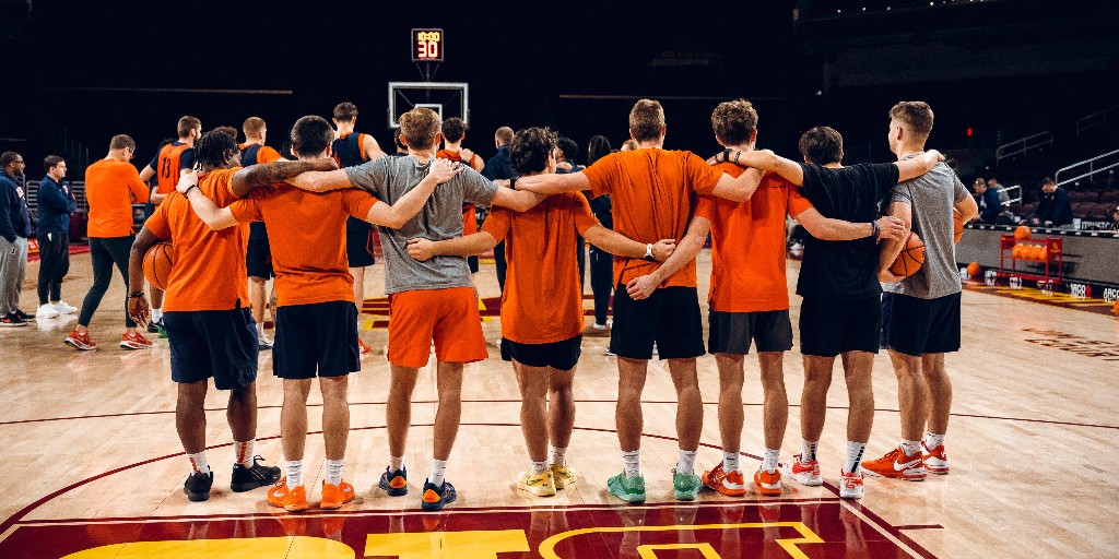 IlliniMBB's tweet photo. The ones who keep it going! 

Shoutout to all of our managers during Manager Appreciation Week! https://t.co/aKNdnfbP7h