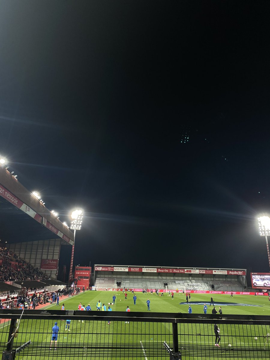 3e déplacement à Brest, 
3e fois que y’aura personne en face 
Bravo la ligue 🤡🤡🤡