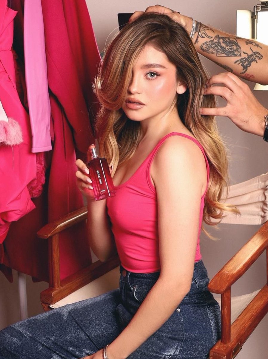 xksevillaa's tweet photo. NANANA QUE PRECIOSA ERES KAROL!!! https://t.co/vhvb2DF8lh