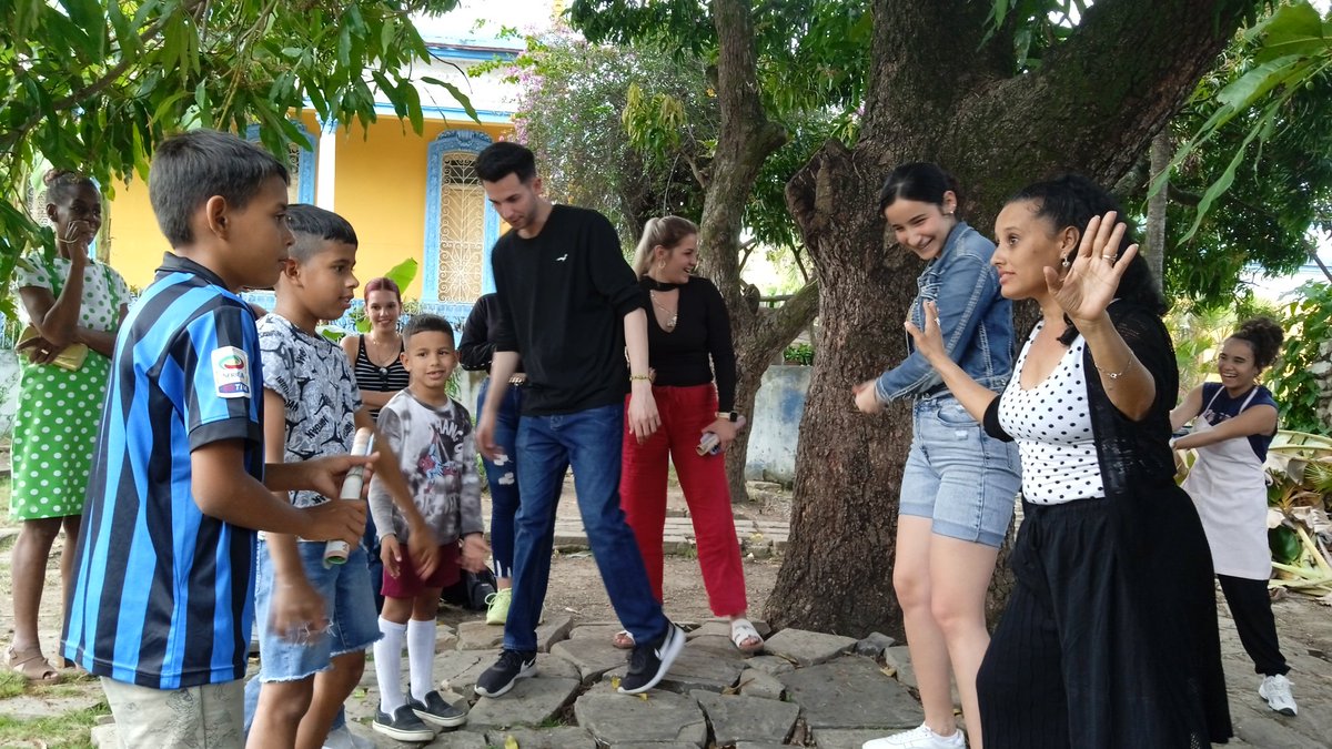 Proyecto "Sonrisa" de la Facultad de Ciencias Pedagógicas de la <a href="/UnissJMarti/">Universidad de Sancti Spíritus José Martí Pérez</a> llegan hasta el Hogar de niñas, niños y adolescentes sin cuidado parental de #SanctiSpíritusEnMarcha con actividad extensionista. CubaMES <a href="/Edelvy5/">Edelvy</a> <a href="/AlexisLorente74/">Alexis Lorente Jiménez</a> <a href="/YaquedeCuba/">Yaquelin</a> <a href="/Oliurca1/">Oliurca</a> <a href="/FEU_Uniss/">FEUniss</a>