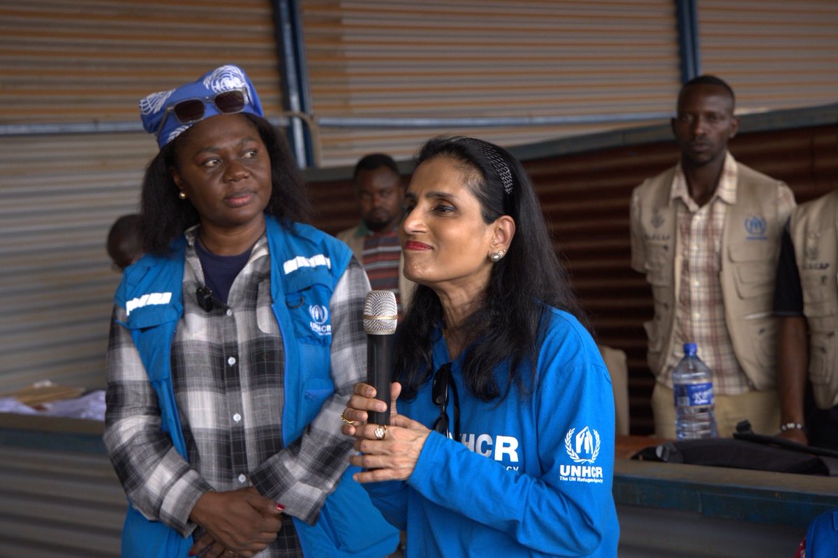 UNHCR_Burundi's tweet image. 3088 Burundais sont arrivés au centre de transit de Nyabitare après +de10 ans ds les camps en🇹🇿
@RuvenMenik Assistante Haut Commissaire–Protection,aux côtés de @FatimaMCole Directrice Régionale&amp;amp;la Représentante #HCR🇧🇮, était présente.
Depuis janvier,+de 20000 personnes rapatriées