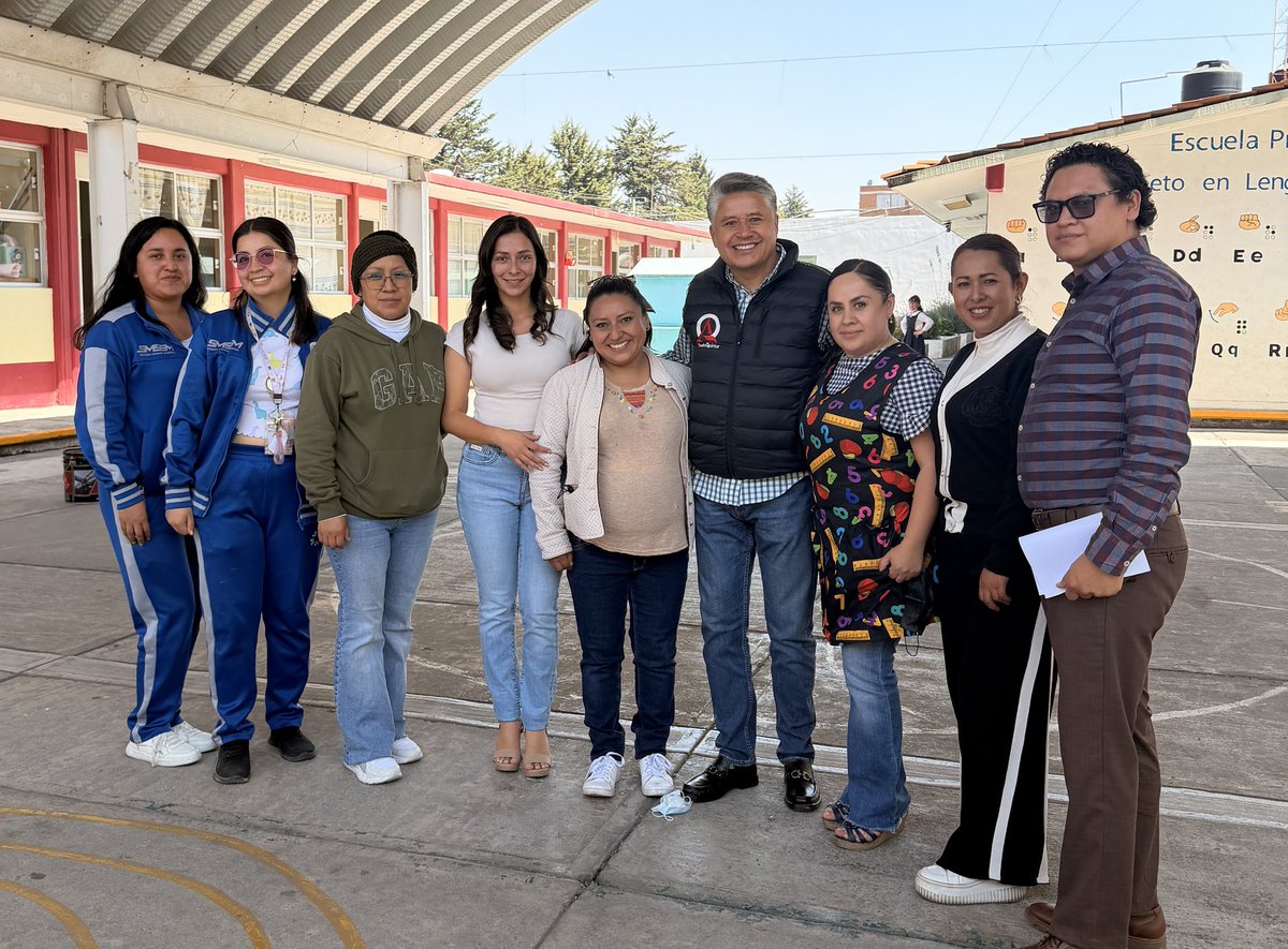 Hoy anduvimos por Tollocan II, #AQuí en uno de los extremos de nuestro #QueridoMetepec. Fuimos a la primaria a entregar un poco de pintura que solicitaron los padres de familia, estoy seguro que será de utilidad para los metepequenses #ConQdeQueridoMetepec #Metepec
