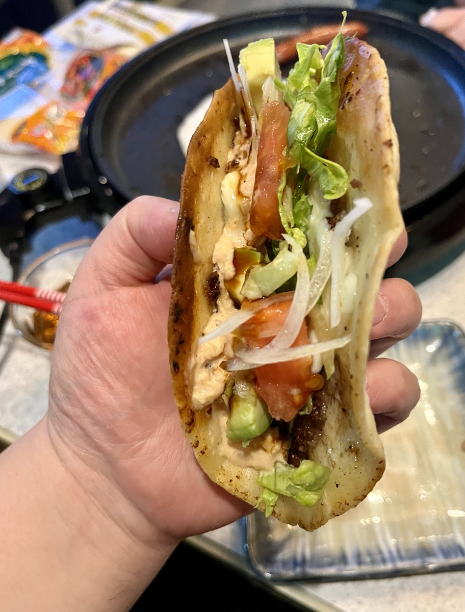 水曜日は客からみかん取りに来いの電話だけでノーゲスト

晩ご飯はおかん待望の
ビッグマックタコス大会🍔

俺はビッグマック好きちゃうし再現性フル無視して初手からアボカドとトマト入れたからフレッシュネス味のあるタコスになって美味しかった🐷✨