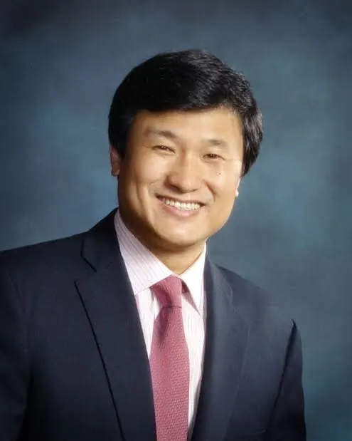 qualtrim's tweet photo. Super investor Li Lu has returned 30% annually since 1998.

Last quarter, he opened a new position – Crocs. 

It’s now 1.5% of his portfolio.

$CROX https://t.co/cp9Yq61OEM