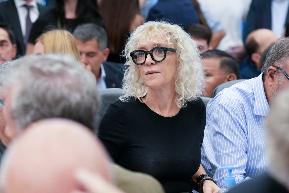 ccari_ok's tweet image. La diputada @MonicaFradeok presentó dictamen propio: “Necesitamos una reforma laboral que dé certezas a trabajadores y a empresas. Nadie tiene certezas. Si quieren eliminar a la clase trabajadora lo tienen que decir, pero no le busquen caratulas que no coinciden con lo que pasa”.