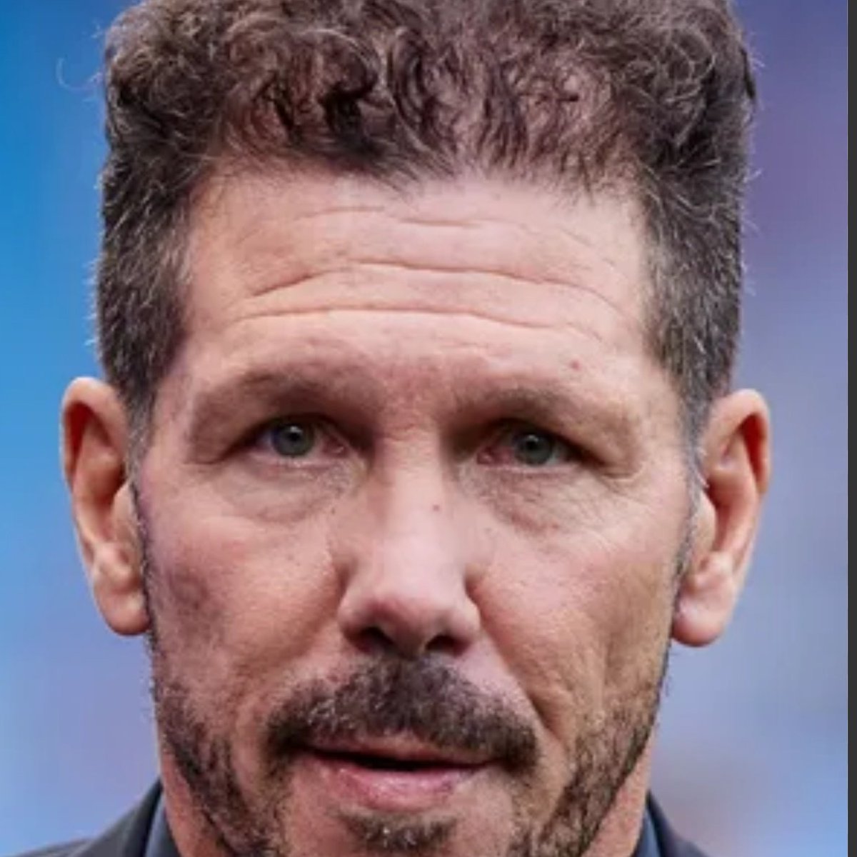 Vikingo, ciervo, AntiCholista y no se cuantas cosas más, pero sigo pensando que aunque sea duro, lo único que puede provocar el final de esta agonía y que decida marcharse, es que esto salga x los aires.
Ganar la copucha esa del Rey puede ser nuestra tumba.

-NO-PUEDE-RENOVAR-