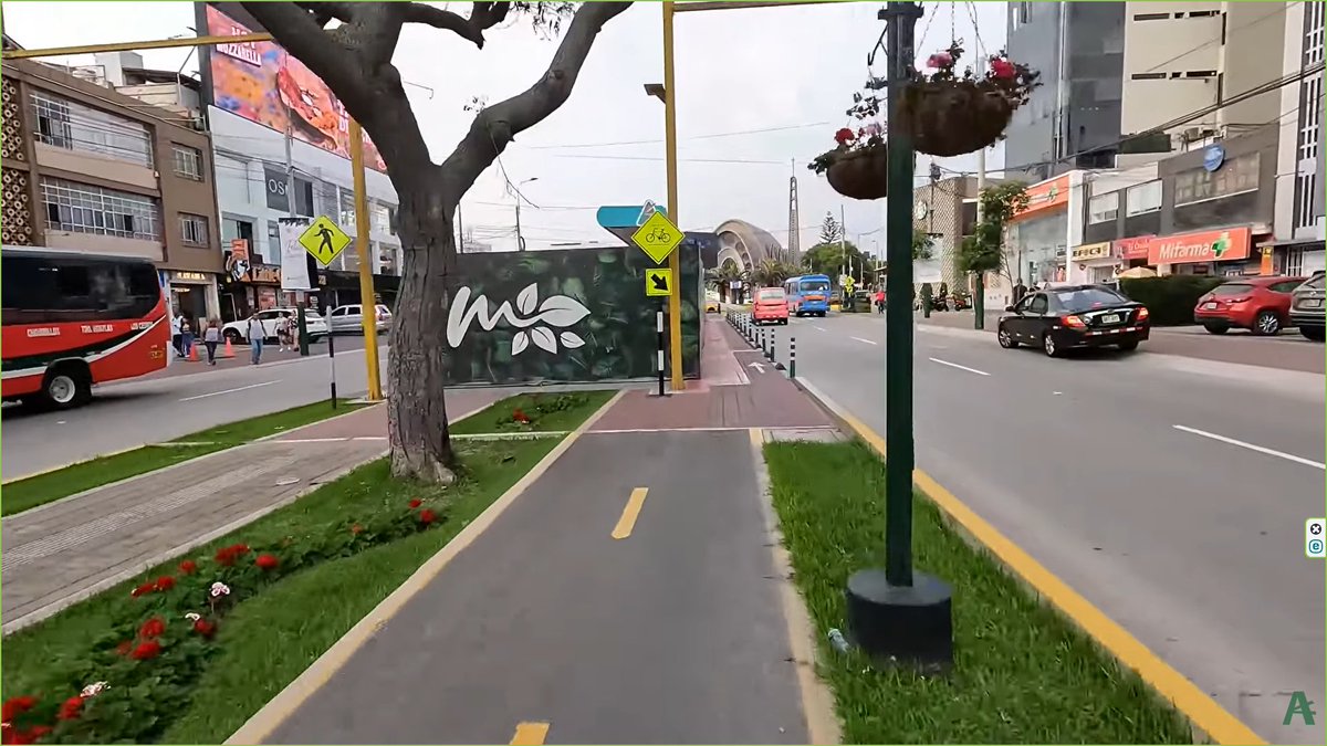 <a href="/RedConVial/">Red por la Convivencia Vial</a> <a href="/DeapiePE/">Peruanos de a pie</a> <a href="/vecmiraflorinos/">Vecinos.Miraflorinos</a> <a href="/MuniMiraflores/">Muni de Miraflores</a> Ahora entendemos por qué el inicio y final de la ciclovía de Espinar sigue siendo tan incómodo. La obra se siente inconclusa a pesar de haberse "culminado" el año pasado