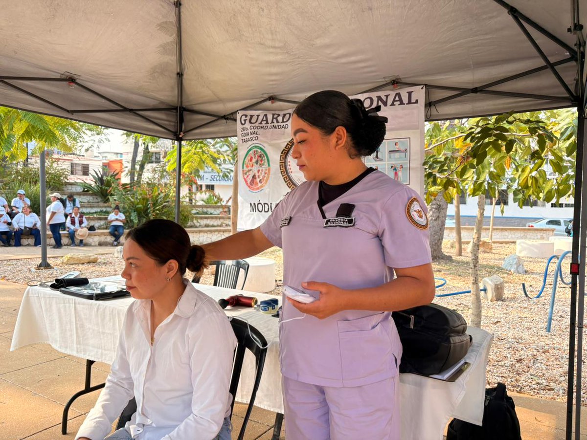 Gobdetabasco's tweet photo. 🕊️ En el marco de las Jornadas de Paz, integrantes de la Célula de Proximidad Social participaron con la instalación de módulos de labor social en la colonia Gaviotas Norte, municipio de Centro, en Villahermosa.

Estas acciones refuerzan la cercanía con la ciudadanía y fortalecen el vínculo entre la Guardia Nacional y la población, contribuyendo a la construcción de entornos de paz y bienestar.
#GobiernoDelPueblo