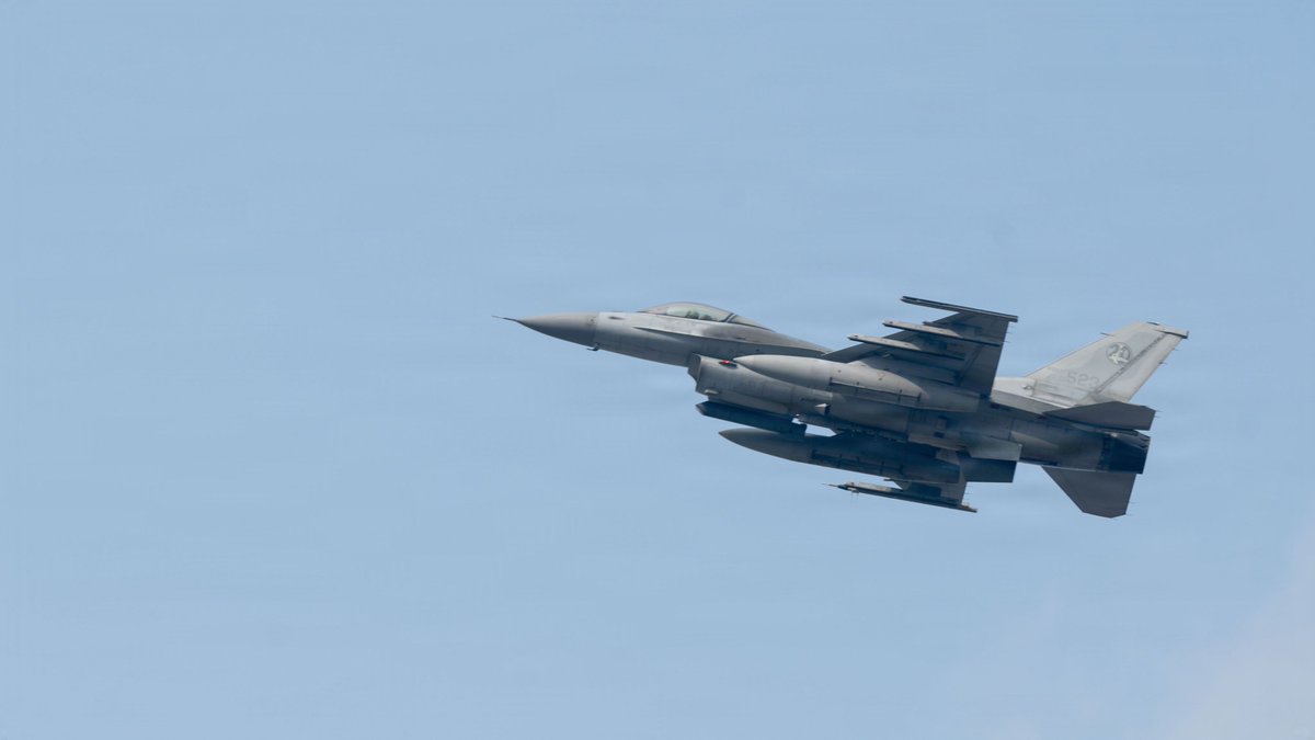 INDOPACOM's tweet image. ROK Air Force aircraft participate in Buddy Squadron 26-2 at Osan Air Base, enhancing U.S.-ROK interoperability and combined readiness.

📸 SrA R. Bowermaster

#Alliance #ROKUS #Readiness