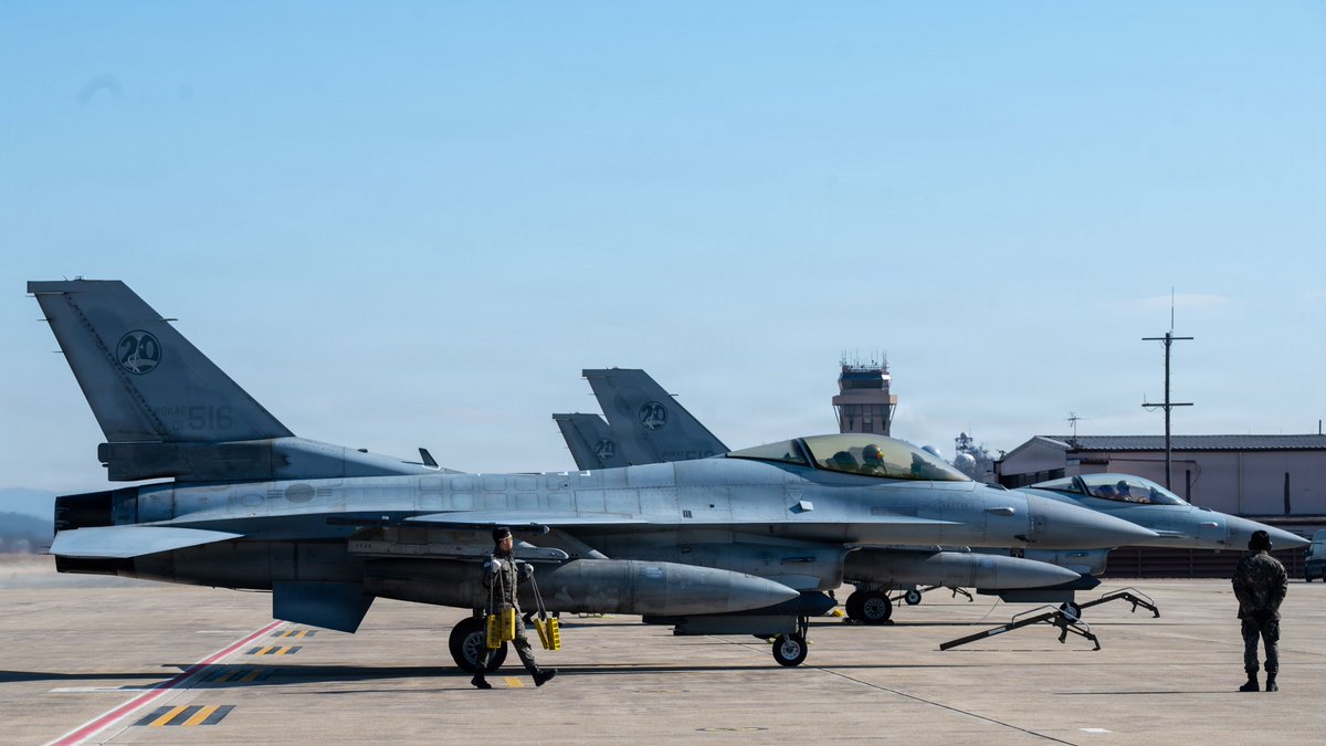 INDOPACOM's tweet image. ROK Air Force aircraft participate in Buddy Squadron 26-2 at Osan Air Base, enhancing U.S.-ROK interoperability and combined readiness.

📸 SrA R. Bowermaster

#Alliance #ROKUS #Readiness