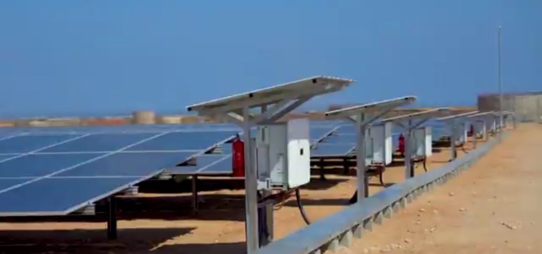 Heute markiert einen wichtigen Meilenstein in Somalilands Energiewende: Präsident Abdirahman weihte das Solarkraftwerk-Erweiterungsprojekt in Berbera offiziell ein und erfüllte damit zentrales nationales Versprechen für bezahlbaren, zuverlässigen und umweltverträglichen Strom