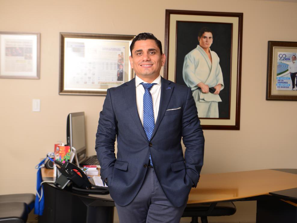 MachdeportesFM's tweet photo. 📻 EN VIVO
🎙️#MINEDEC | Roberto Ibáñez - Viceministro del deporte
🗣️"La FEF cuenta con autonomía para llevar adelante sus elecciones, tal como lo establece la Ley del Deporte. De nuestra parte, corresponde verificar que todo el proceso se ajuste a la normativa vigente. Los estatutos existen para cumplirse”.
🤳#LaDinastíaContinúa