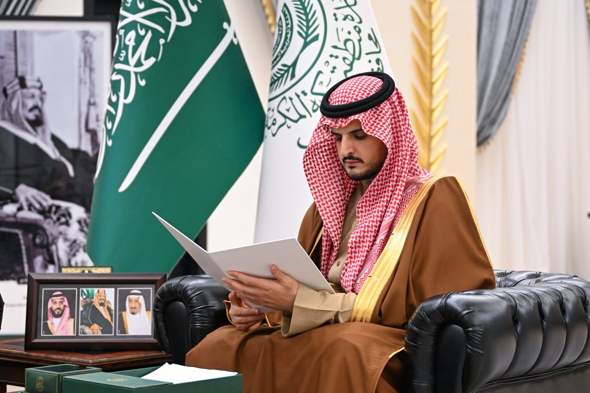 gov_taif's tweet photo. سمو #محافظ_الطائف الأمير #فواز_بن_سلطان_بن_عبدالعزيز يستقبل المشرف على برنامج المدن الصحية أ. تركي دغريري وفريق العمل.
 ..استمع -سموه - لموجز عن البرامج المستهدفة خلال الفترة القادمة ، ومؤشرات الأداء . https://t.co/vrjHgd2Sth