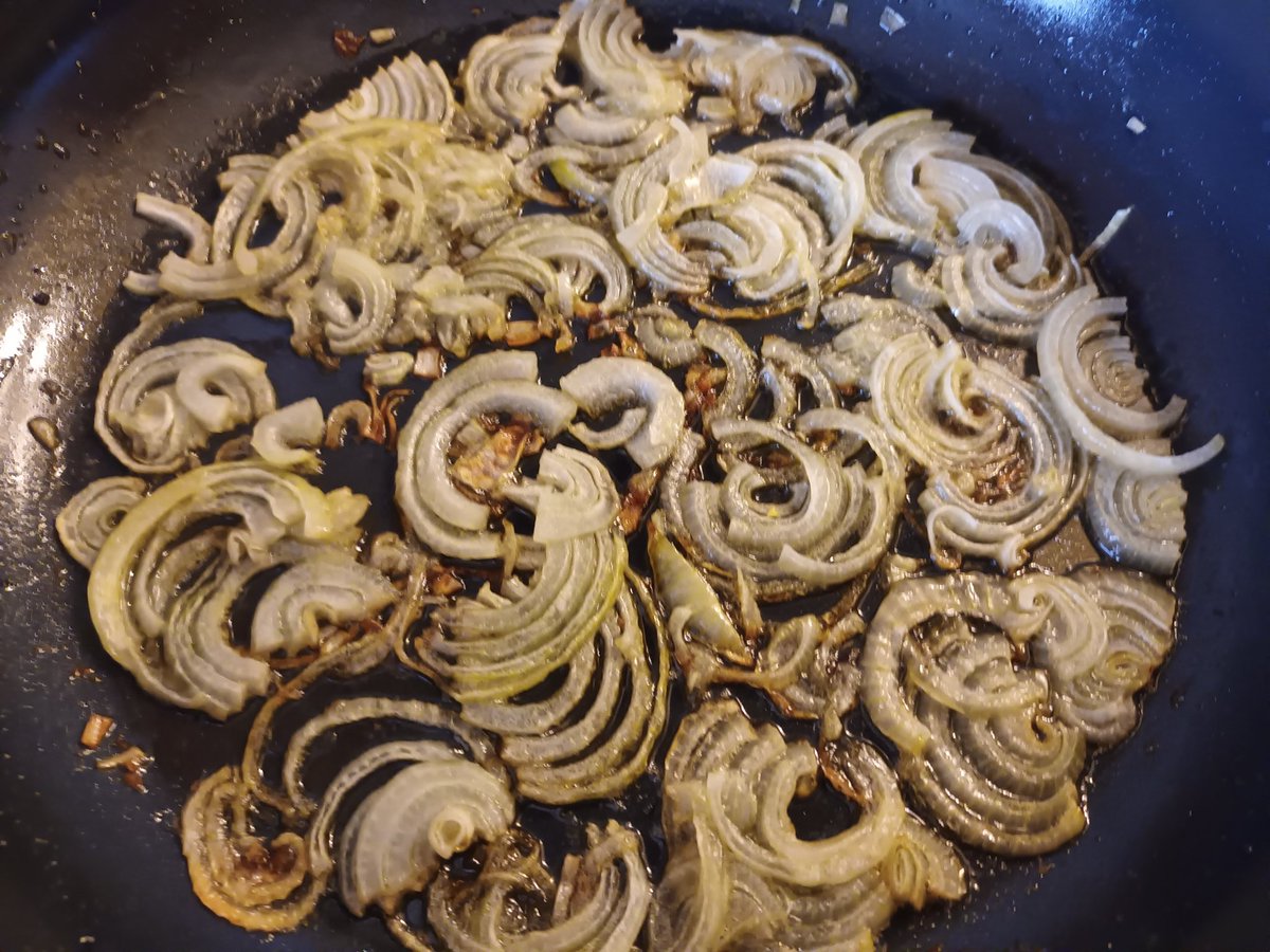 kristallnaach's tweet photo. 🇸🇪 Schwedische #Hexenküche 😋
mit #Pressgurka 🥒 #Gurkensalat
😍 bin ich fast perfekt am Original
🌱#Lingon 🥔 #Pannbiff 🇸🇪 #sås🧅
#frischgekocht 🧹🧙♀️ #selbstgemacht
Wie in 🇸🇪#Schweden🦌#Elchenländle https://t.co/ed3EllSGam