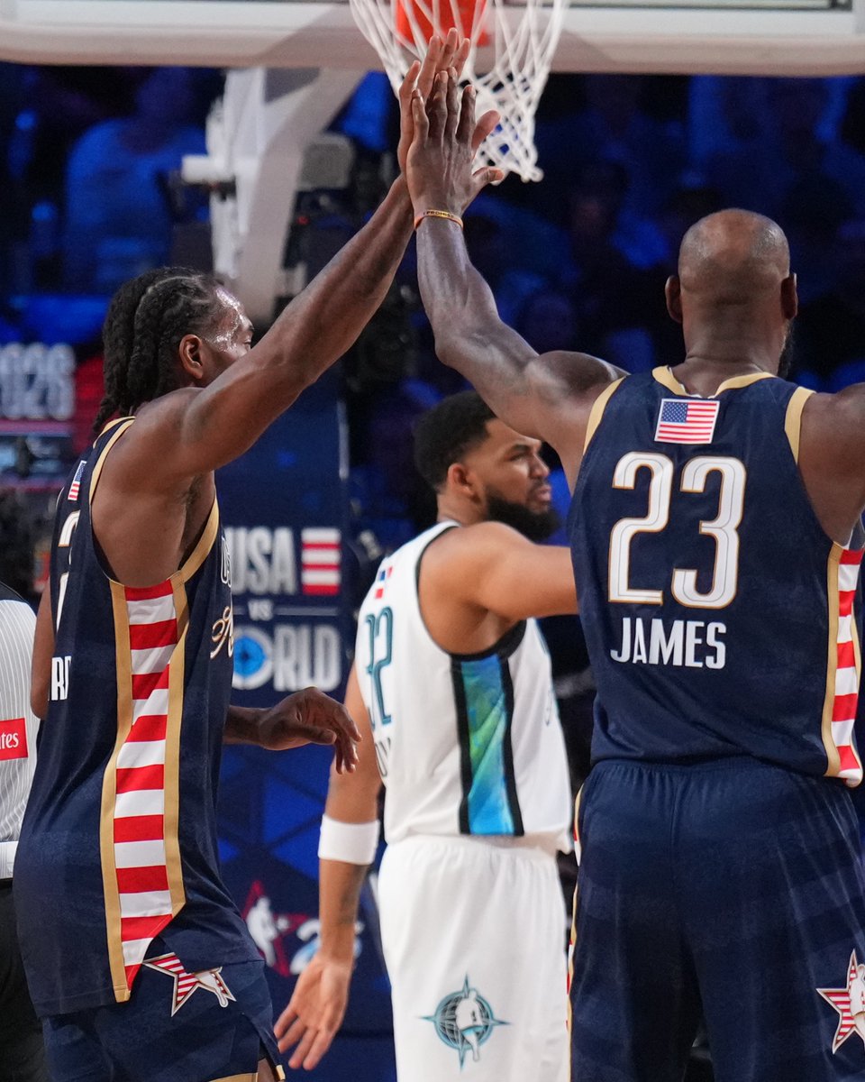 NBAMEX's tweet image. Las manos de Kawhi Leonard robándose cámara en el #NBAAllStar 🤯✋