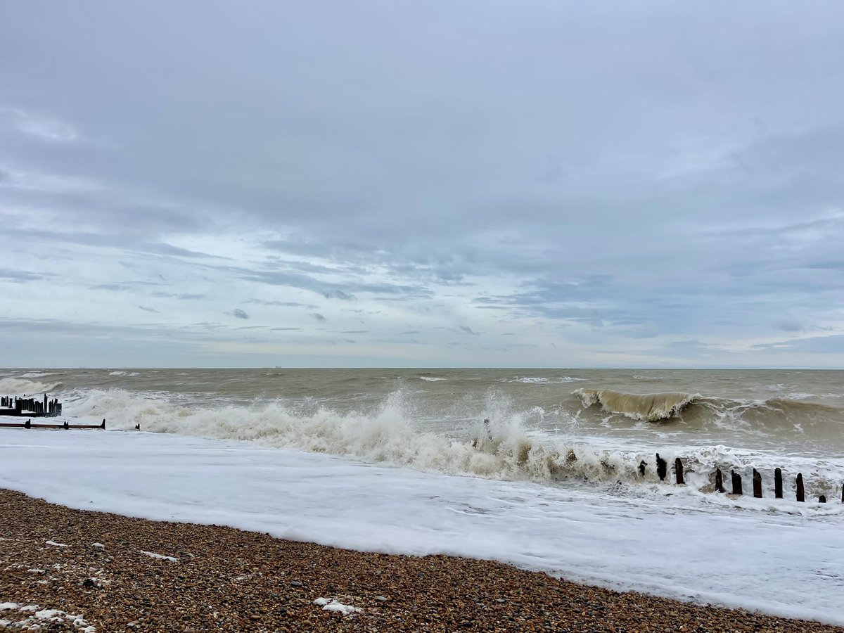 AngelikaHTCG's tweet image. Too lively to swim 🙁 but I found a super #hagstone with a witch in residence 🧙‍♀️ 🧹 … and the ‘Flapometer’ is working well 🥰🐾 #beachlife #PettLevel #WednesdayMood 🖤