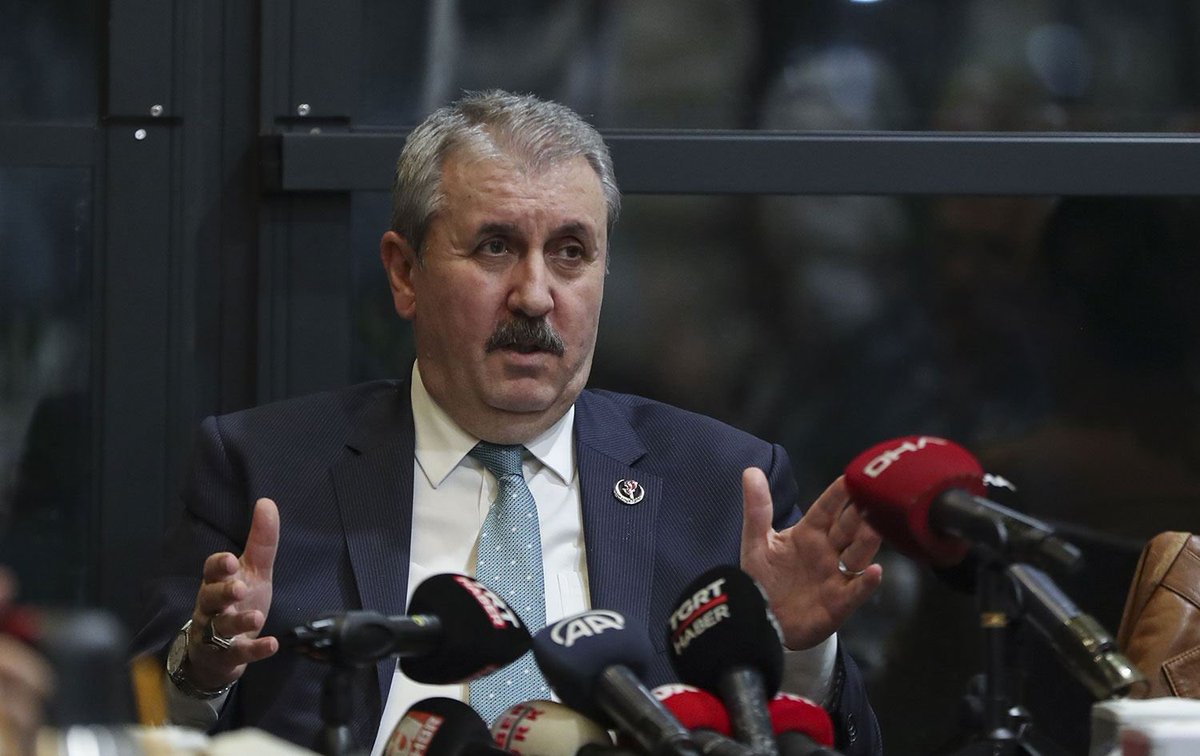 BBP Genel Başkanı Mustafa Destici:

Nesi var İçişleri Bakanımızın? 

Hafızmış, Kur'an'ı güzel okuyormuş, dindarmış, dürüstmüş. Bundan daha iyisi nedir? 

Akın Gürlek ne yapmış?  İstanbul'un göbeğinde belli mekanları uyuşturucu ve fuhuş merkezi haline getirmiş sözde sanatçıların,