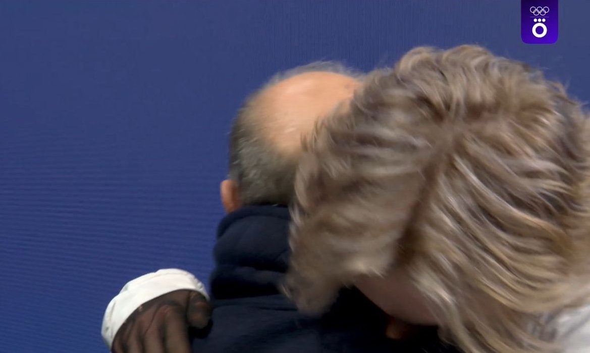 #заметила как после "проката" отец ему ничё не сказал а он сразу пошел и упал в объятия нашего армянского папочки.......... ещё одна победа для рафик нейшен