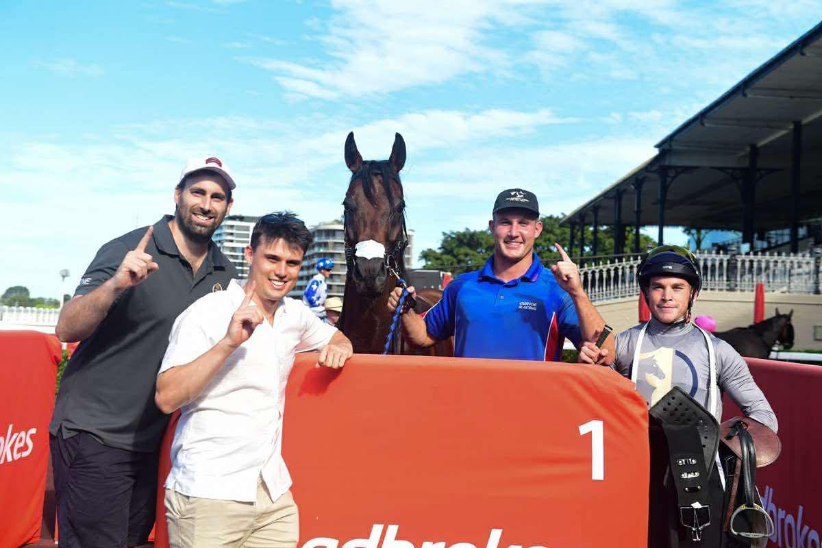 OneSyndications's tweet photo. A metro 🥇 on the board for PROVANCE

A great thrill for our owners, he was tough that last 200m 💪🏼

Get involved with the team 👇🏼

📱 https://t.co/u4E7JiCIXB https://t.co/SHvOOzZfPK