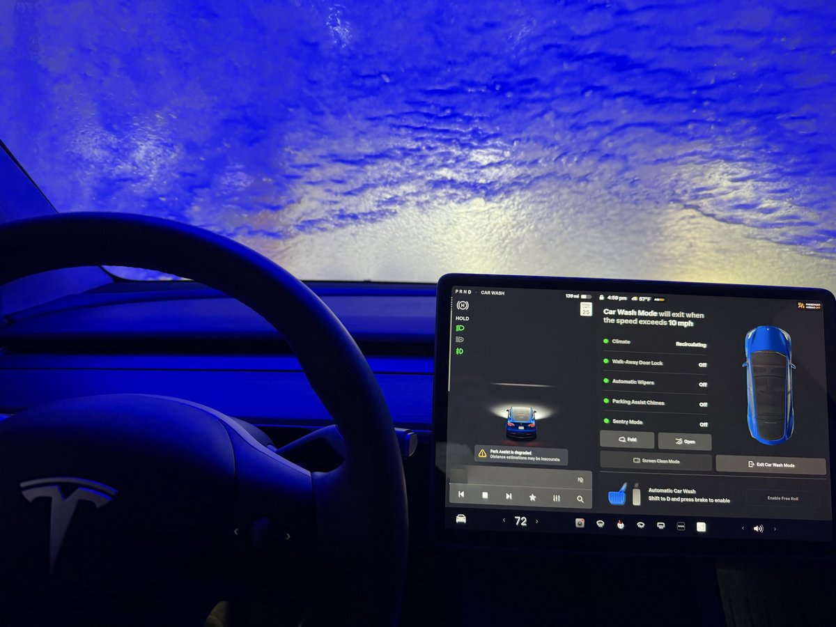 EngineerOnAuto's tweet image. Car Wash Mode is a life saver! 

You never know when you forget to roll up that rear window!

You don't have to worry about that in a @Tesla 💪🏻