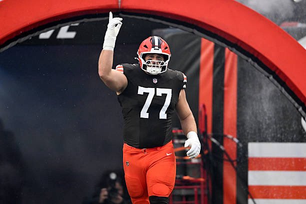 AdamSchefter's tweet image. Browns Pro-Bowl guard Wyatt Teller, who is scheduled to be a free agent this off-season, announced on IG that he will not return to Cleveland and he now will sign elsewhere.