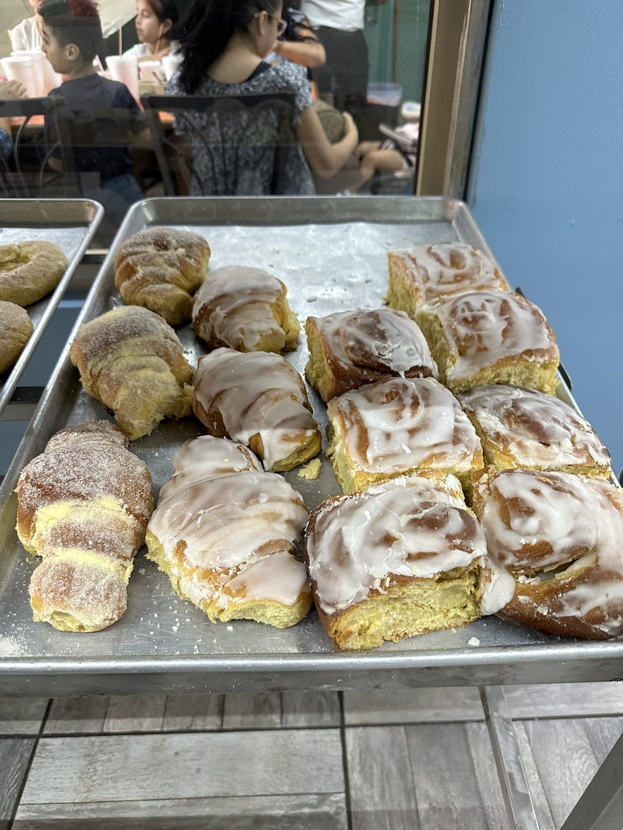 WeslacoShoping's tweet photo. #bakery #panducle #dessert #foodie #rgv #rgv966 #cinnamonrolls https://t.co/CYpFmKruXU