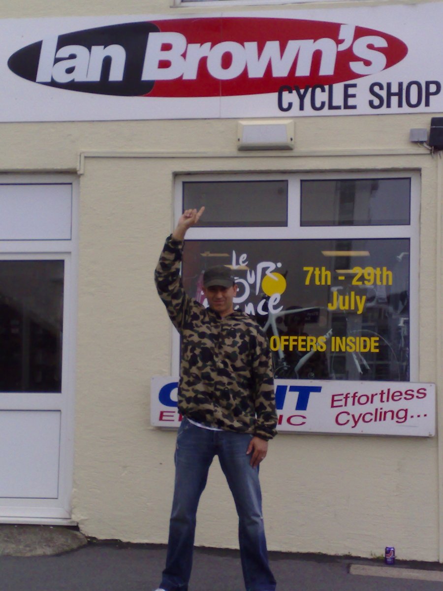 azizibrahim56's tweet photo. #LordOfTheStrings Would you buy a cycle from this man? ๐#ianbrown #stoneroses
Aziz Ibrahim #lahoretolongsight Double vinyl album release coming 18th April @RSDUK https://t.co/uB7OSjueiu