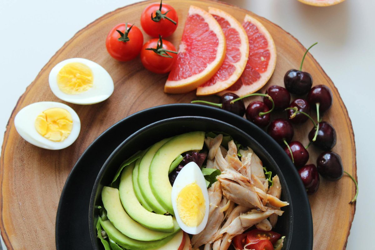EPA_Kids's tweet photo. “Healthy Diet Aim for 3-4 servings of nutrient-packed vegetables (especially leafy greens), 1-2 servings of whole fruits, and 2-3 servings of protein. Minimize sugar and steer clear of junk food while avoiding artificial colors, flavors, and preservatives.”https://t.co/WjJwfhGxjr https://t.co/MfBypaHH7m
