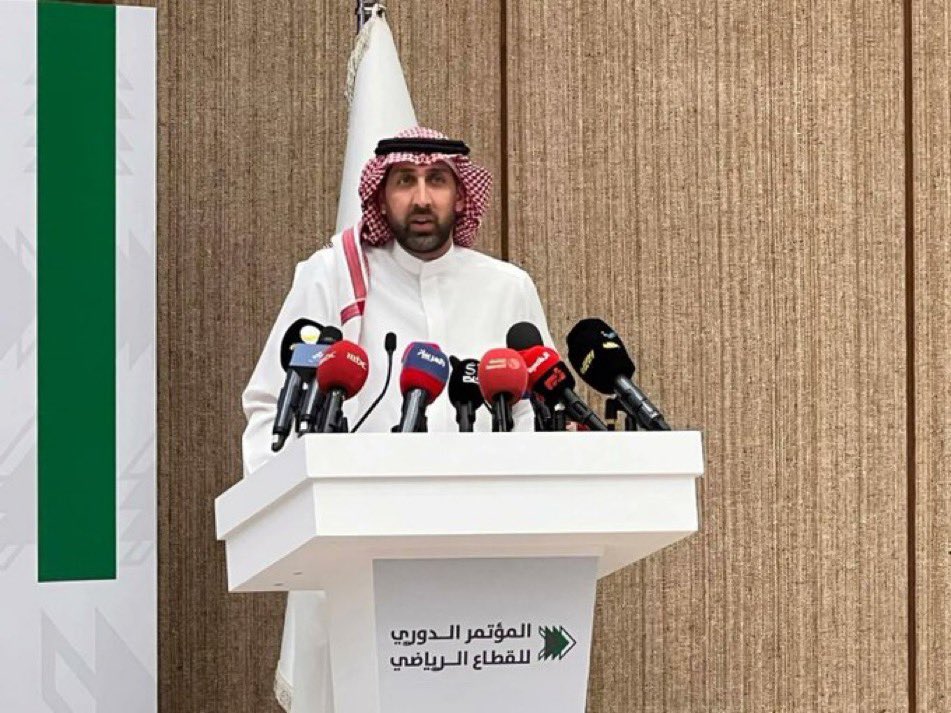5lllDl's tweet photo. كاس السوبر الاسباني أقيم في الملعب ثلاث مباريات في اربع ايام وعادي كان الوضع طبيعي وما فيه تأثير على ارضية الملعب !!

اليوم يظهر علينا المسؤول صاحب الميول الهابطه بعذر عدم قدرة ملعب الجوهرة على تحمل مباراتين في يومين !!!

امثال هؤلاء المسؤولين ليسوا اهلآ للمسؤوليه والمملكة مقبله على استضافة احداث كبرى في المستقبل القريب !! 

والتساؤل الاهم بمن يتقوى هؤلاء المسؤولين على اتخاذ قرارات غبيه مثل هذه تجاهه ممثلي الوطن في الاستحقاقات الخارجية !!
