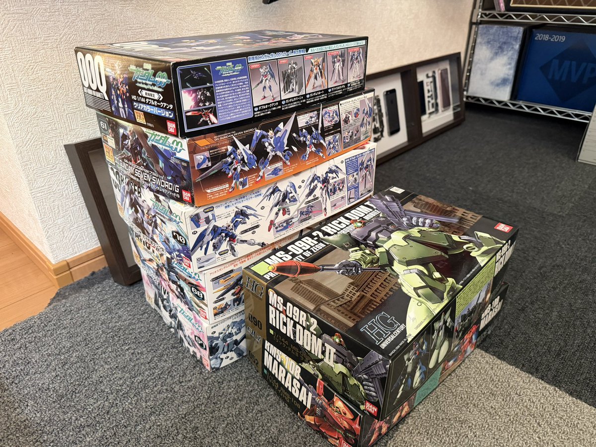結局、積みプラの中からガンプラ出したらこれだけあった。どれから作
