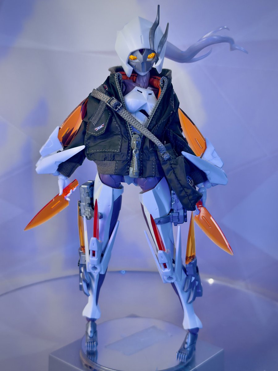 int_ast's tweet photo. ドリームシーカー
#メガロマリア
銀幕を夢想する舞台袖のアナザー。"その他大勢"たる矜持が、仮初の自我を繋ぎ留めた。
バッグに詰め込んだ黄昏色のナイフと引換えにブラッドレスを1体屠る度、1つ唄を忘れる。
カーテンコールが遠く谺するこの書割りの裏側こそ、彼女たちのポジション・ゼロ。 https://t.co/jw3EEMeZSZ