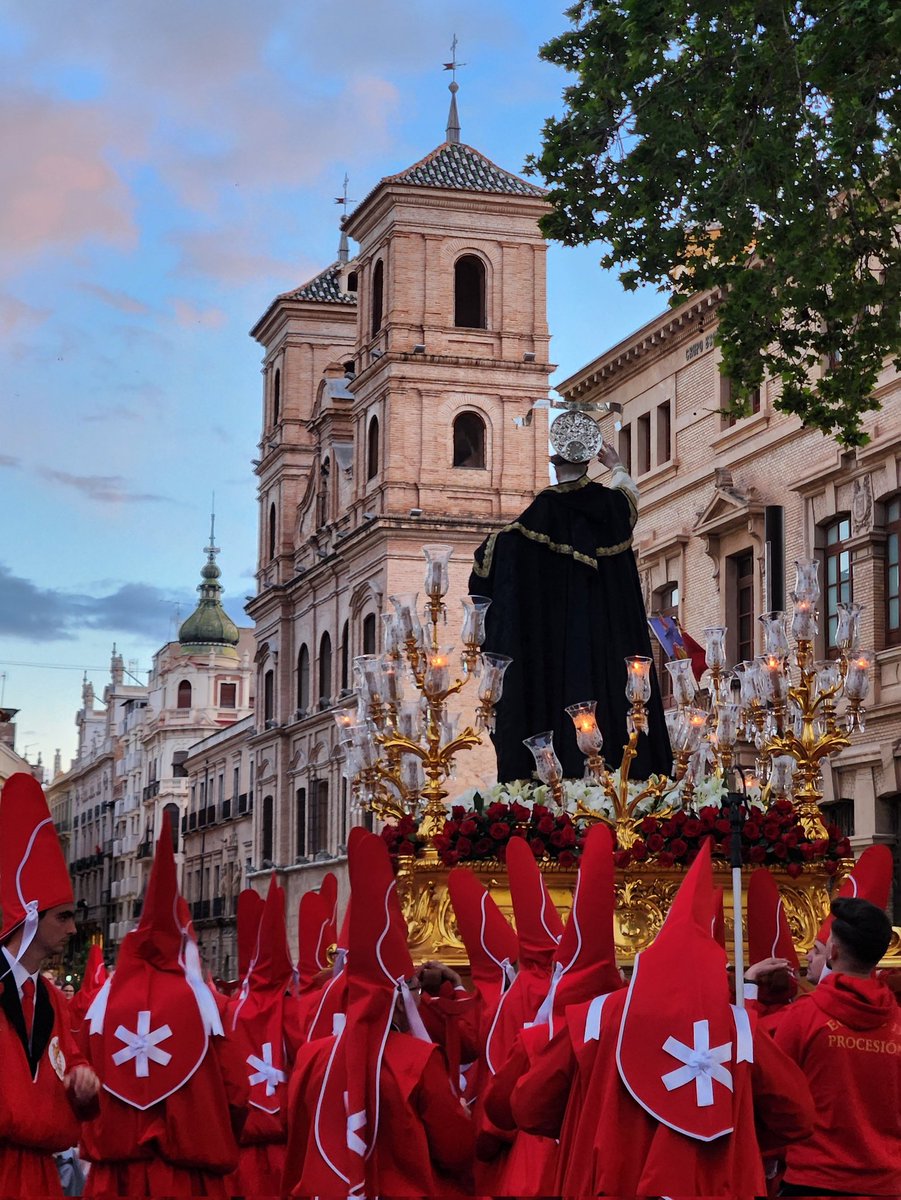 Miércoles de Ceniza. Empieza la última cuenta atrás. En apenas seis miércoles la Sangre llegará al río, y cruzará el puente 

#SSantaMurcia