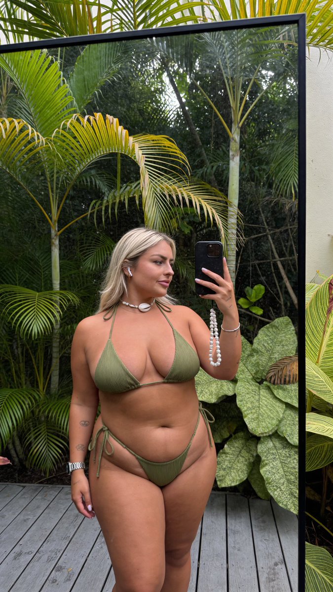 Big white mommy 🤍 tweet media