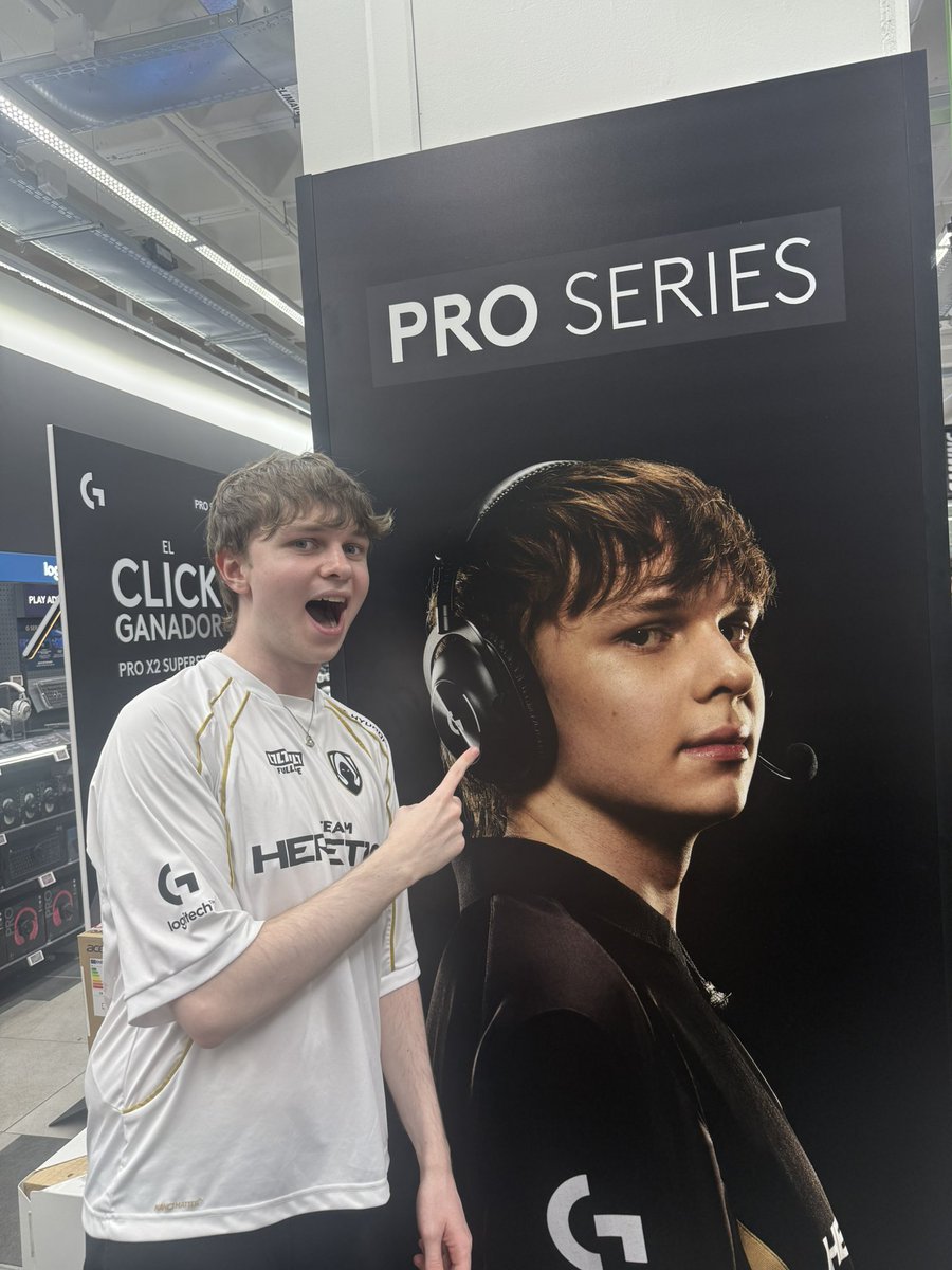 found some random sign in a store in madrid i heard he used to be okay at fortnite anybody know him?