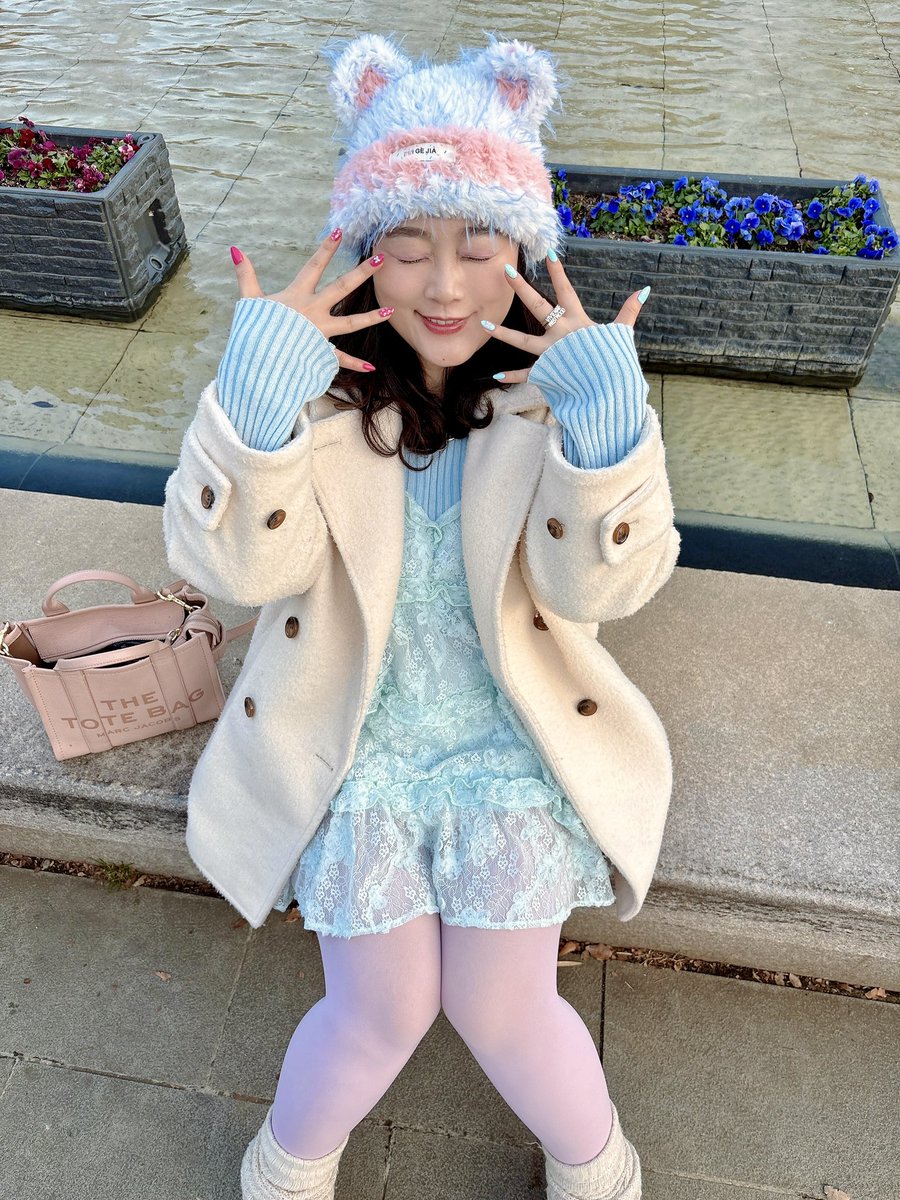 おはよう🪽

わたし鼻毛処理したことないこと言うと驚かれる😳😳むしろみんなしてるの？！
鼻の毛うすいのかな？🤣

でもなぜか推しと会う前に鼻毛でてることに気づいてめっちゃ焦ったことある。
人生で初めて鼻毛出るタイミングがなんで今なんだよ。